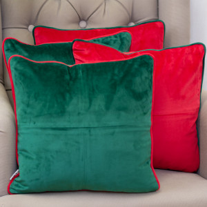 Set 2 perne decorative, cu fata detasabila, Hiko Comfy Christmas Mix catifea verde smarald si catifea rosie - Img 4