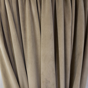 Set 5 piese Hiko, doua draperii scurte din catifea Comfy bej cu 2 benzi de prindere si o perdea Ana voal, cu rejansa - Img 2
