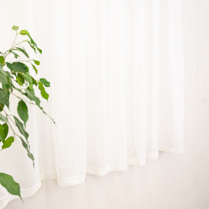 Perdea alba, scurta, tip in cu dantela Hiko Angie's Duck pentru geam bucatarie sau balcon, pentru galerie sau sina, cu rejansa Premium creion de 6,5cm - Img 4