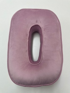 Perna XL, 42cm, Hiko Name litera O din catifea albastra sau roz, cu vipusca