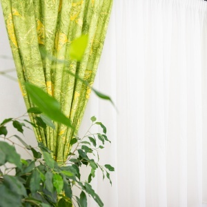 Set 2 draperii scurte din bumbac, Hiko Nostalgie Garden, verde, Green Leaf, cu rejansa Premium creion de 6,5cm cu 2 benzi de prindere - Img 5