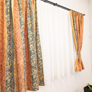 Set 5 piese Hiko Nostalgie, draperii scurte din bumbac kaki, colorat cu doua bentite si o perdea Ana Soft, cu rejansa - Img 2