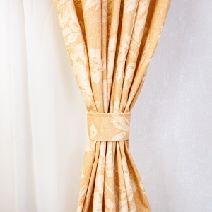 Set 2 draperii scurte din bumbac, Hiko Nostalgie Garden Wheat, taupe deschis cu rejansa Premium creion de 6,5cm cu 2 benzi de prindere - Img 4