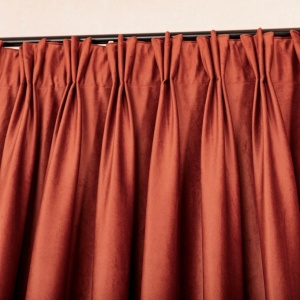 Set 2 draperii x fix dimensiunea sinei sau galeriei si inaltimea, Hiko COMFY catifea caramizie, cu rejansa pliuri, fundita - Img 7