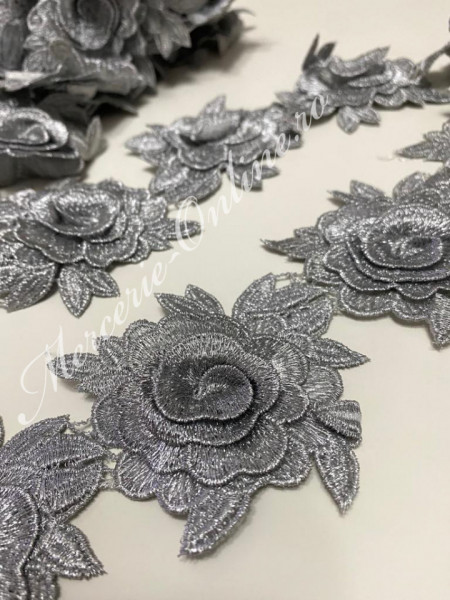 Dantela brodata flori 3D lurex, cca 8cm (la metru) Cod:1379 - Img 2