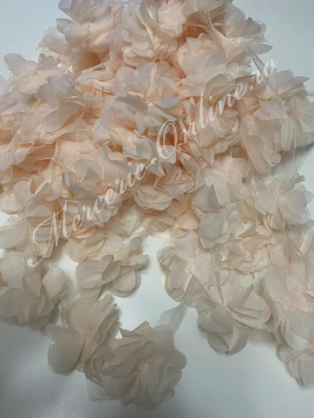 Banda pasmanterie flori 3D voal, Bej Deschis, cca 5cm (la metru) Cod:2070
