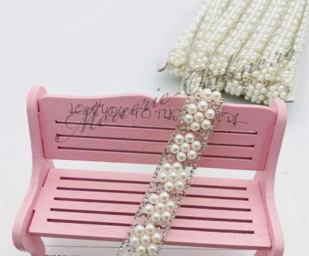 Banda termoadeziva cu perle si strasuri, cca 1.5cm (la bucata-80cm) Cod:2441
