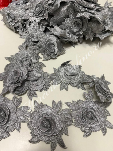 Dantela brodata flori 3D lurex, cca 8cm (la metru) Cod:1379