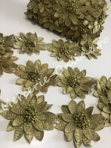 Dantela flori 3D cu lurex, cca 10cm (la metru) Cod:1277