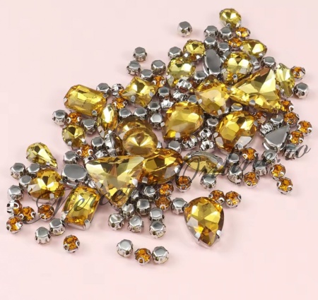 Pietre de cusut sticla cu suport metalic, Topaz, (130bucati/pachet) Cod:3620