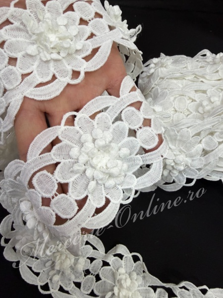 Dantela bumbac flori 3D, cca 7cm (la metru) Cod:3995 - Img 2