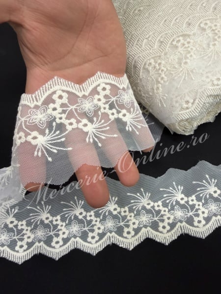 Dantela Bumbac brodata pe tull, cca 7.5cm (la metru) Cod:3990 - Img 2
