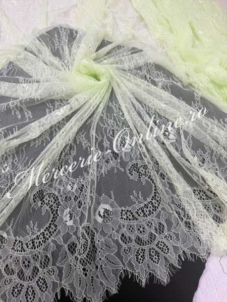 Dantela fina Chantilly, cca 150cm, Verde Pastel (la bucata) Cod:4194 - Img 3