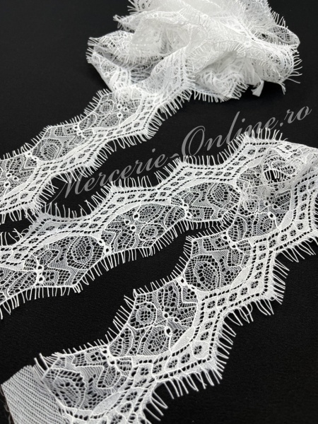 Dantela fina Chantilly, cca 5.7cm (la bucata) Cod:4006 - Img 2