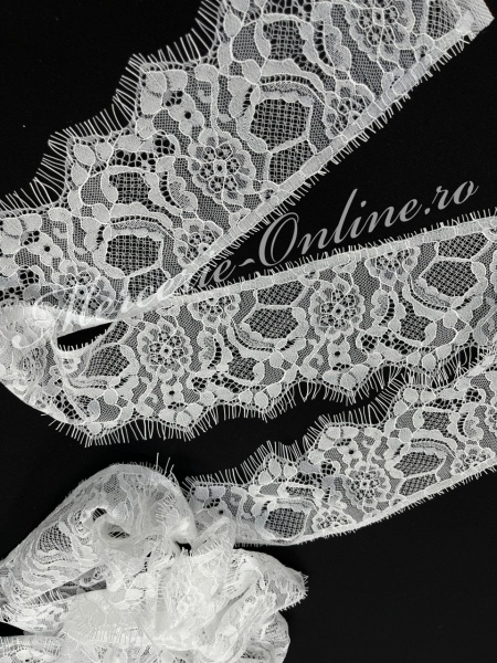 Dantela fina Chantilly, cca 8.5cm (la bucata) Cod:4007 - Img 3