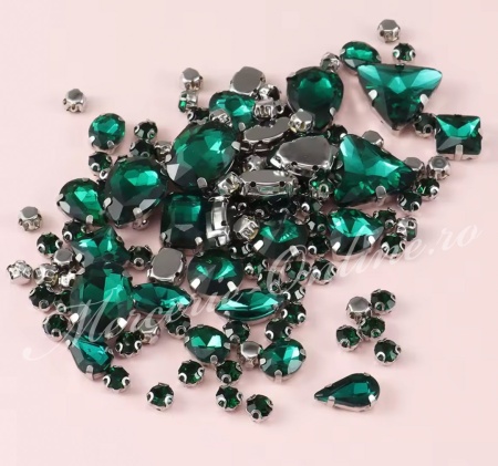 Pietre de cusut sticla cu suport metalic, Emerald, (130bucati/pachet) Cod:3639
