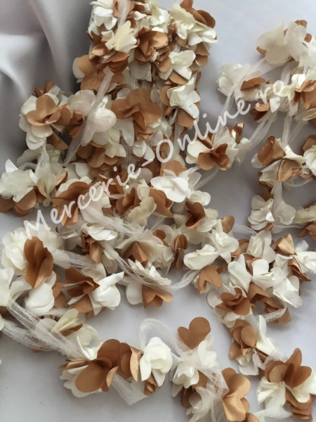 Banda pasmanterie flori 3D satin, cca 5cm (la metru) Cod:0735
