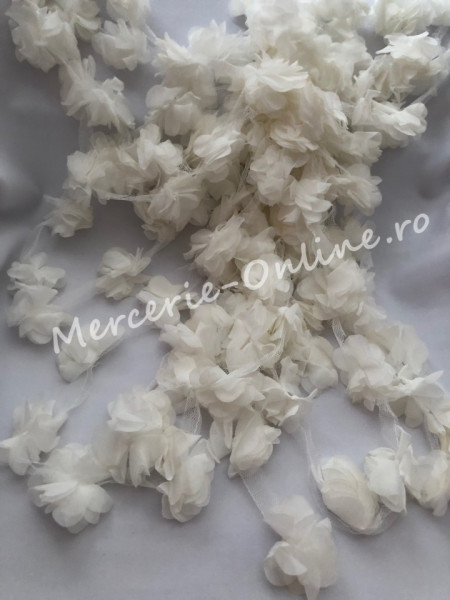 Banda pasmanterie flori 3D voal, lvoire, cca 5cm (la metru) Cod:0726