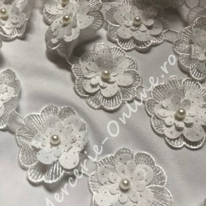 Banda pasmanterie flori cu perla, cca 6cm (la metru) Cod:0737