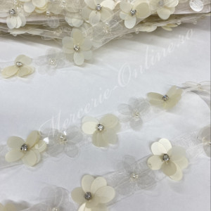 Banda Pasmanterie Flori Paiete pe Organza, cca 1.5cm, (la metru) Cod:2871 - Img 2