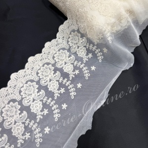 Dantela Bumbac brodata pe tull, cca 18cm (la metru) Cod:3969