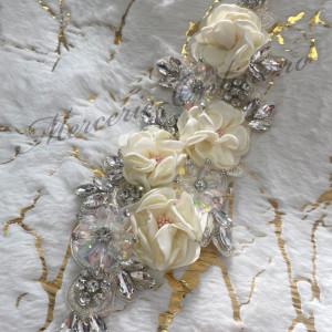Aplicatie brodata cu flori 3D si cristale, Ivoire, cca 9.5x26cm, (la bucata) Cod:2892