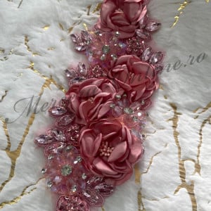 Aplicatie brodata cu flori 3D si cristale, Roz Pudra, cca 9.5x26cm, (la bucata) Cod:2891