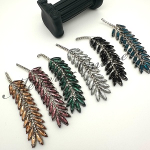 Aplicatie Termoadeziva cu Cristale Frunza, 2.5x10.5cm (la set) Cod:2592