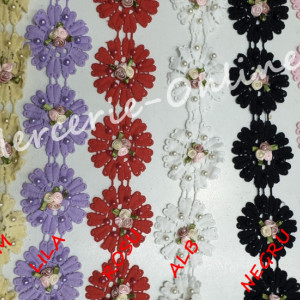 Dantela bumbac flori cu perle, cca 6cm (la metru) Cod:1208
