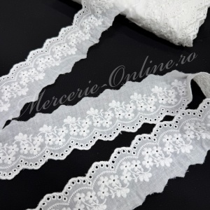 Dantela Bumbac brodata pe Panza, cca 5cm (la metru) Cod:3986