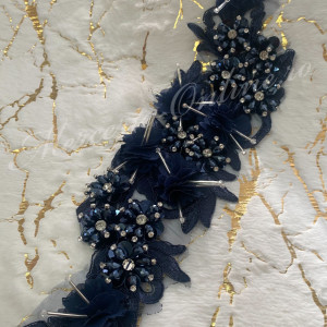 Aplicatie brodata cu flori 3D si cristale, Bleumarin, cca 11x40cm, (la bucata) Cod:2967