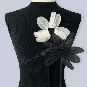 Aplicatie textila Floare tip brosa, 13cm (la bucata) Cod:2990