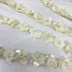 Banda Pasmanterie Flori Paiete pe Organza, cca 1.5cm, (la metru) Cod:2872