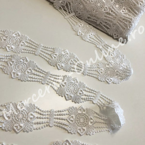 Dantela brodata, cca 5cm (la metru) Cod:0150