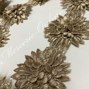 Dantela brodata flori 3D lurex, cca 7.5cm (la metru) Cod:1193 - Img 3
