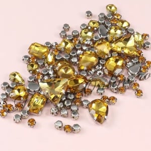 Pietre de cusut sticla cu suport metalic, Topaz, (130bucati/pachet) Cod:3620