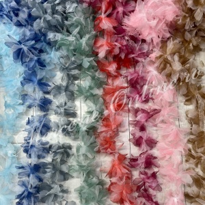 Banda pasmanterie flori 3D organza, cca 11cm (la metru) Cod:4205
