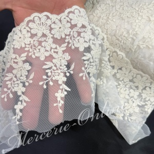 Dantela Bumbac brodata pe tull, cca 13.5cm (la metru) Cod:3972 - Img 2