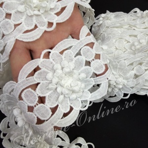 Dantela bumbac flori 3D, cca 7cm (la metru) Cod:3995 - Img 2
