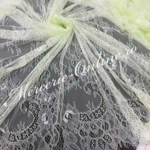 Dantela fina Chantilly, cca 150cm, Verde Pastel (la bucata) Cod:4194 - Img 3