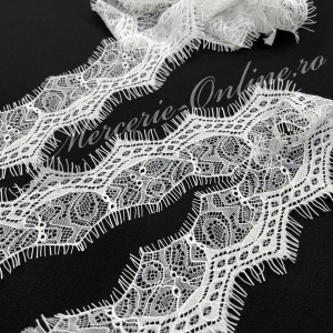 Dantela fina Chantilly, cca 5.7cm (la bucata) Cod:4006 - Img 2