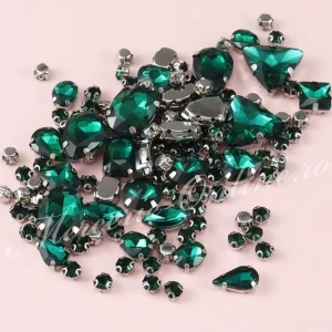 Pietre de cusut sticla cu suport metalic, Emerald, (130bucati/pachet) Cod:3639