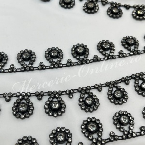 Banda decorativa cu strasuri, latime cca 2cm, (la metru) Cod:4070