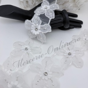 Banda flori brodate 3D, cca 7.5cm (la metru) Cod:4039