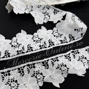 Dantela bumbac flori, cca 6.5cm (la metru) Cod:3996