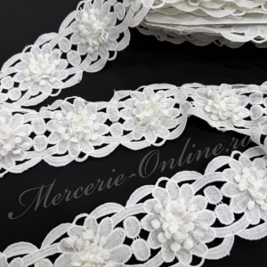 Dantela bumbac flori 3D, cca 7cm (la metru) Cod:3995