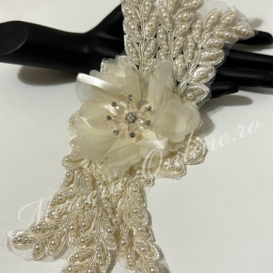 Aplicatie brodata cu floare 3D si perle, cca 12x28cm, (la bucata) Cod:2696