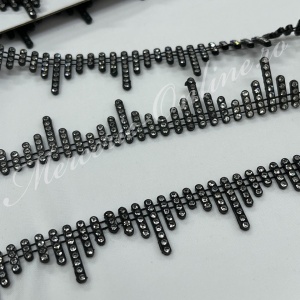 Banda decorativa cu strasuri, latime cca 2cm, (la metru) Cod:4067