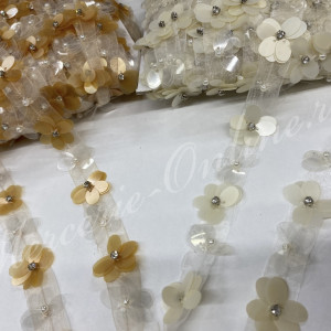 Banda Pasmanterie Flori Paiete pe Organza, cca 1.5cm, (la metru) Cod:2871
