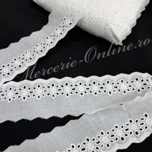 Dantela Bumbac brodata pe Panza, cca 7cm (la metru) Cod:3987